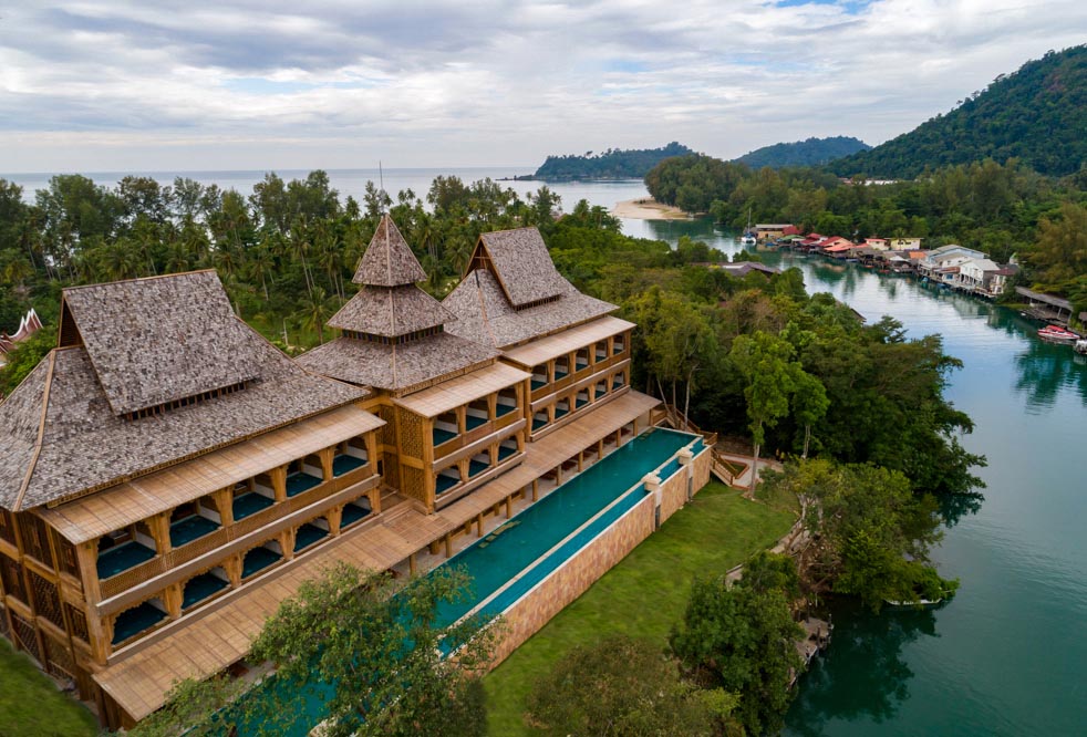 Pool-Suite-Water-View-9